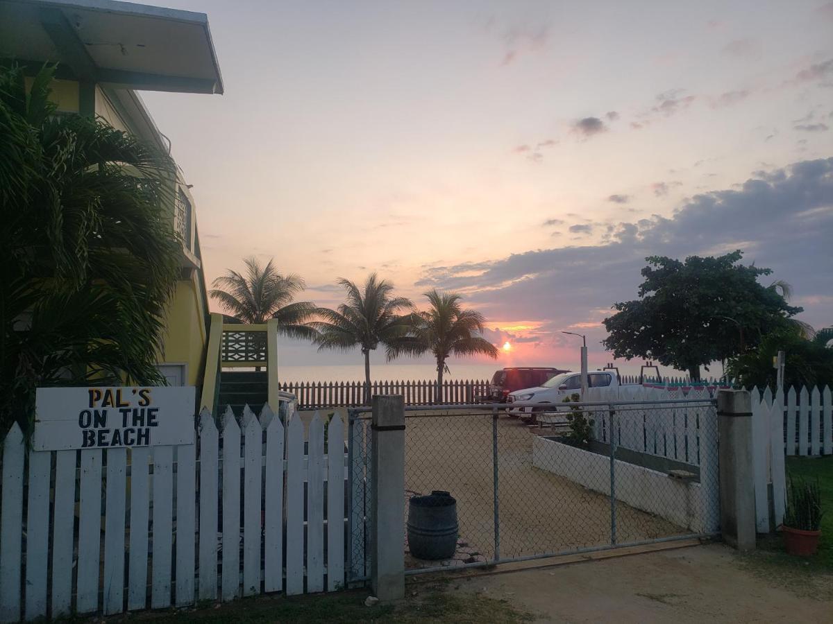 Pal'S On The Beach - Dangriga, Belize Exteriér fotografie
